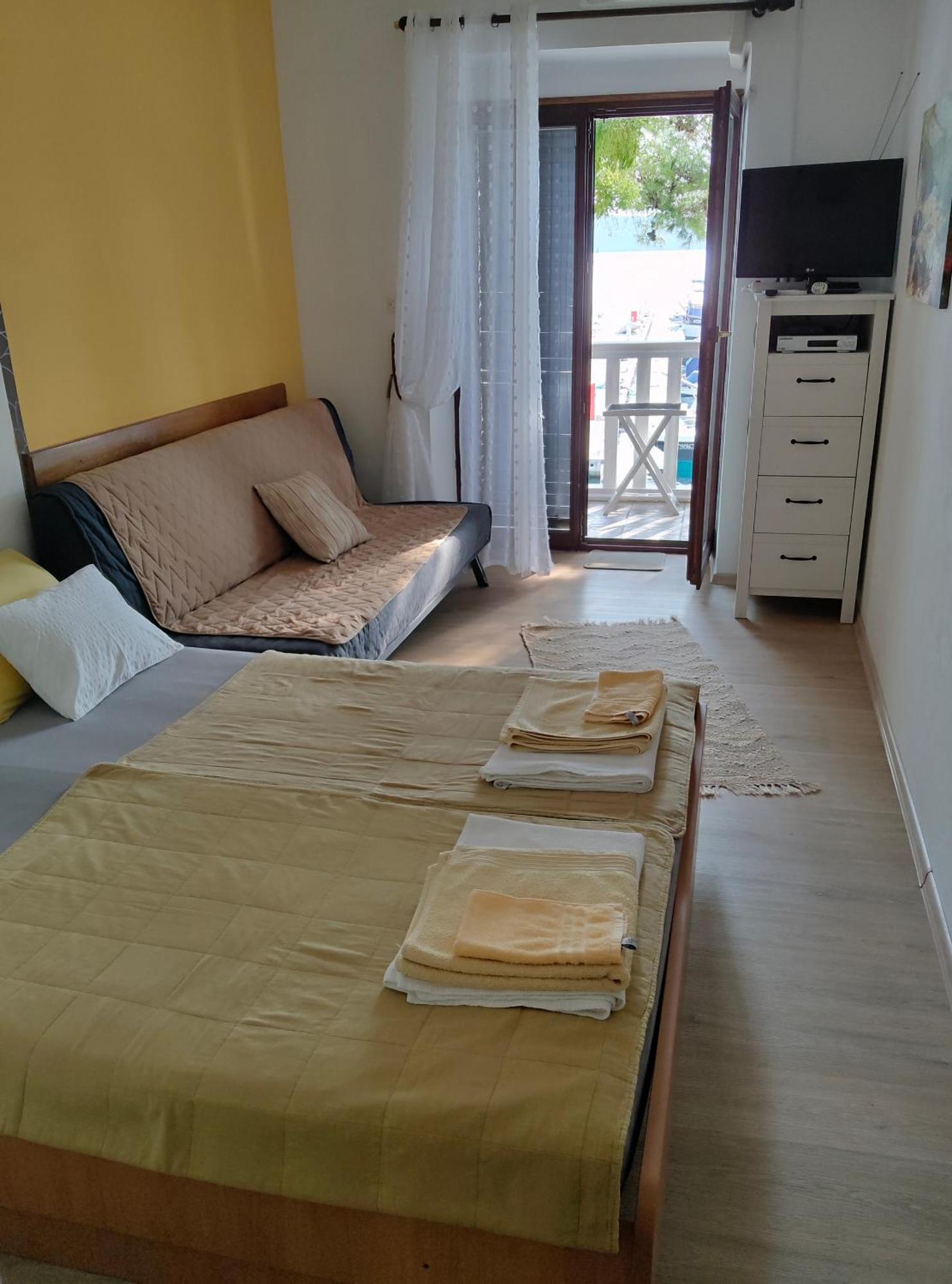 Apartmani Dea Jadranovo Eksteriør billede